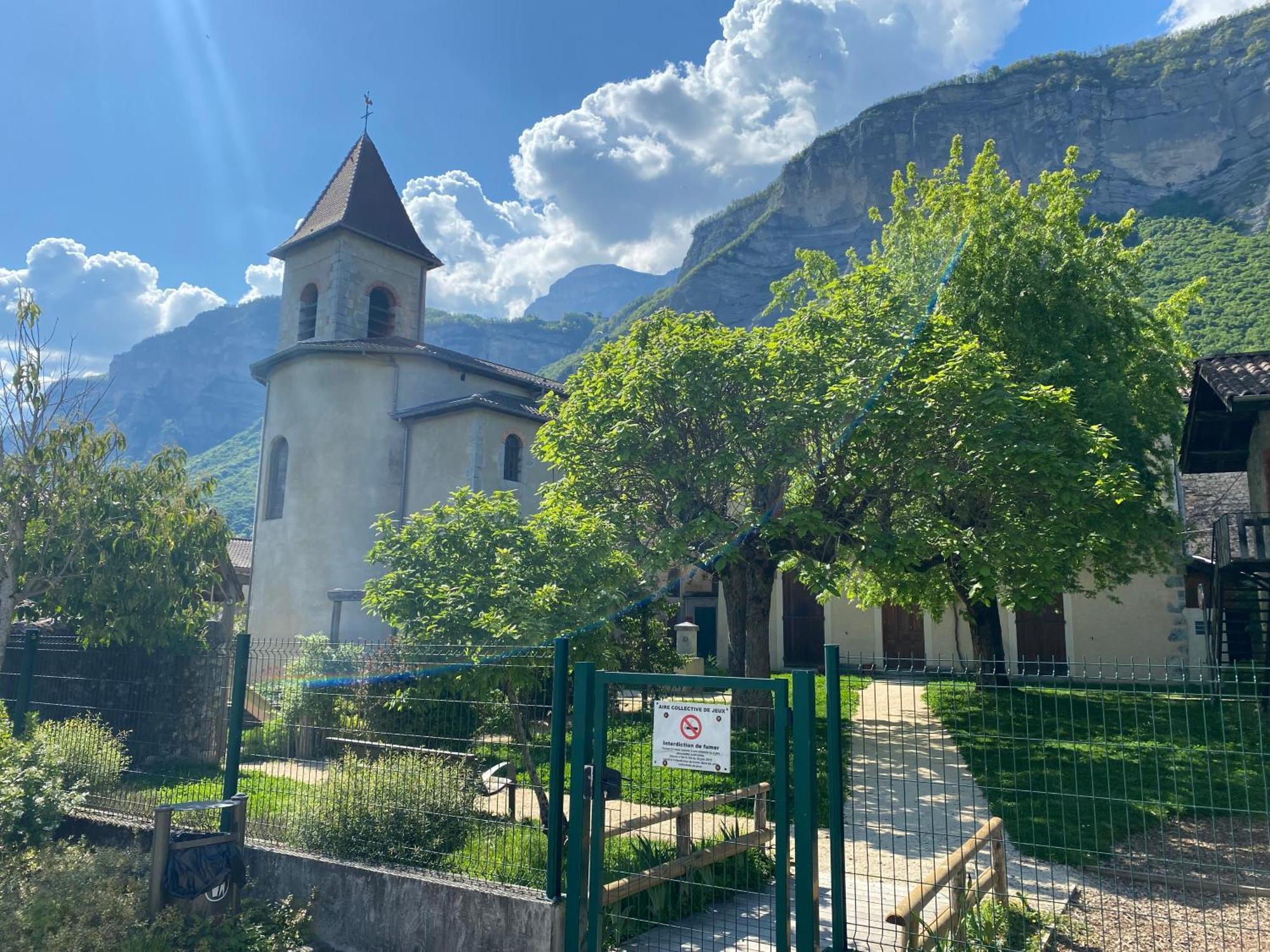 Maison De Village Au Pied De La Montagne Hébergement de vacances *