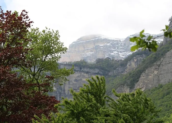 Maison De Village Au Pied De La Montagne