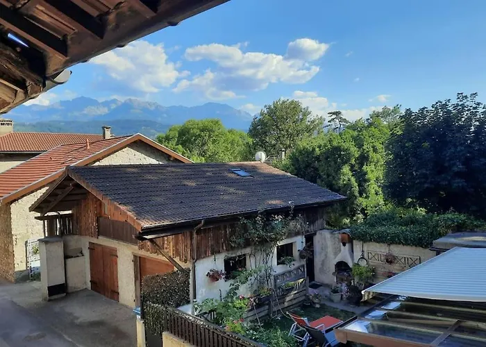 Maison De Village Au Pied De La Montagne
