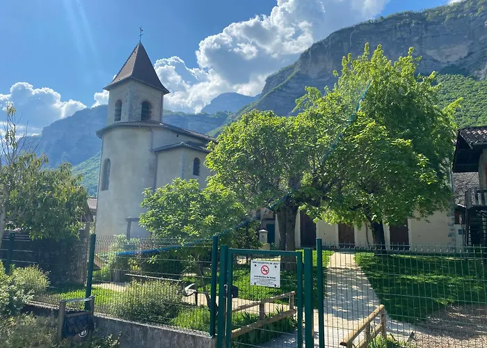 Maison De Village Au Pied De La Montagne