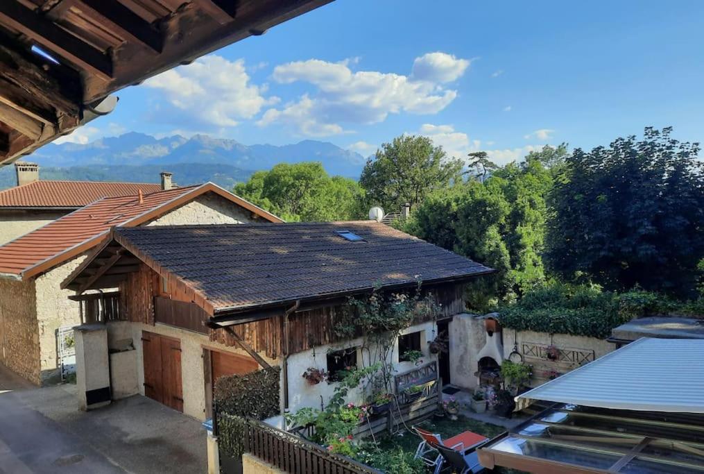 Maison De Village Au Pied De La Montagne *