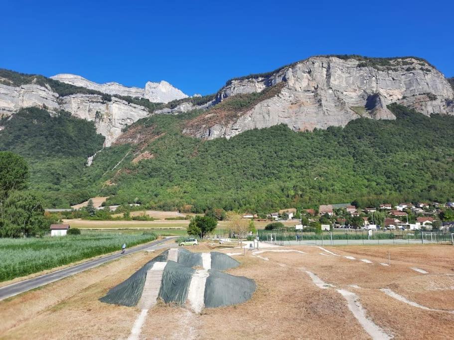 Maison De Village Au Pied De La Montagne