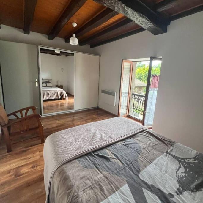 Casa de Férias Maison De Village Au Pied De La Montagne